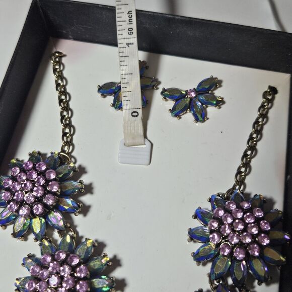 **Final Sale** K&M Accessories Costume Jewelry Necklace Earrings Box Set - Picture 6 of 11